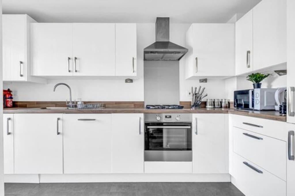 Contractors, Families, Tourists & Groups Welcome Sleeps Upto 9, Garden, Pet Allowed, Parking Included! Birmingham Zewnętrze zdjęcie