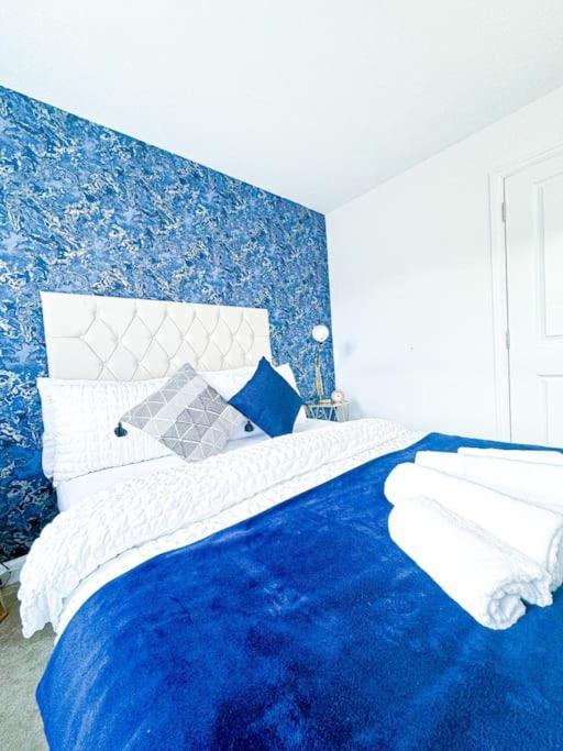 Contractors, Families, Tourists & Groups Welcome Sleeps Upto 9, Garden, Pet Allowed, Parking Included! Birmingham Zewnętrze zdjęcie