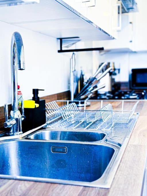 Contractors, Families, Tourists & Groups Welcome Sleeps Upto 9, Garden, Pet Allowed, Parking Included! Birmingham Zewnętrze zdjęcie