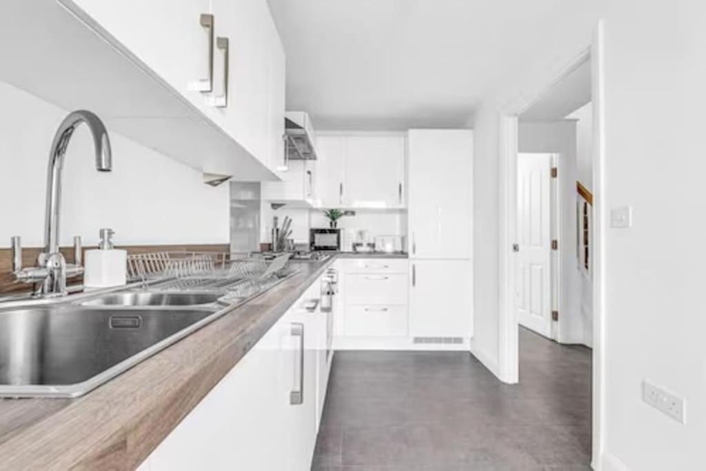 Contractors, Families, Tourists & Groups Welcome Sleeps Upto 9, Garden, Pet Allowed, Parking Included! Birmingham Zewnętrze zdjęcie