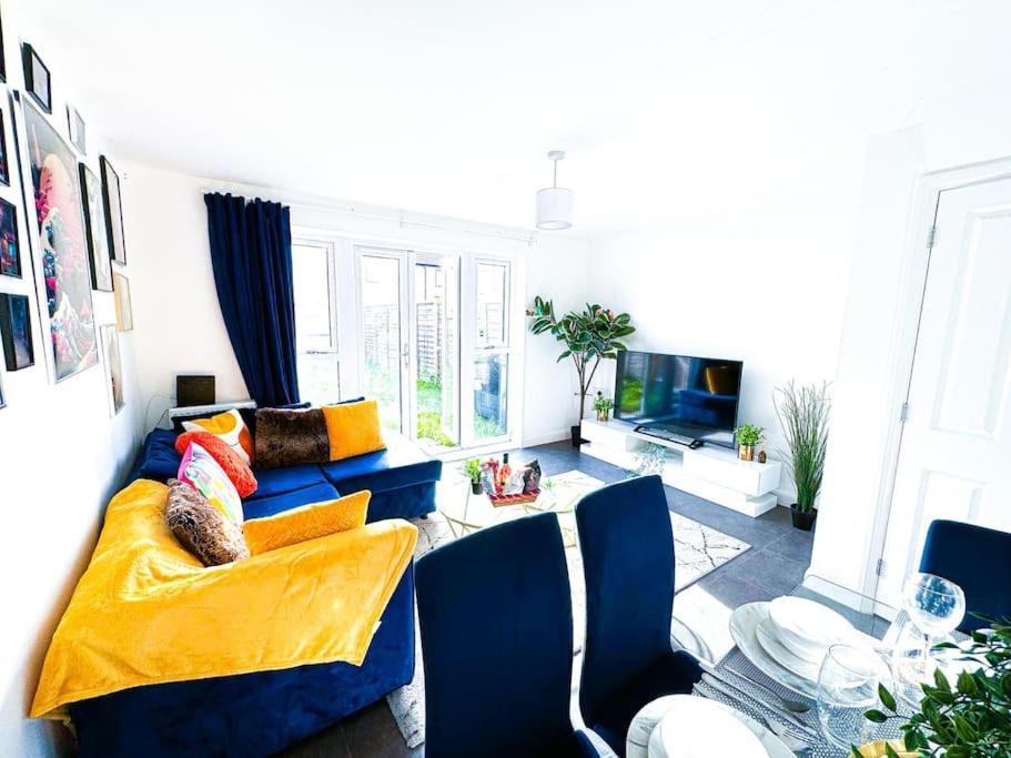 Contractors, Families, Tourists & Groups Welcome Sleeps Upto 9, Garden, Pet Allowed, Parking Included! Birmingham Zewnętrze zdjęcie