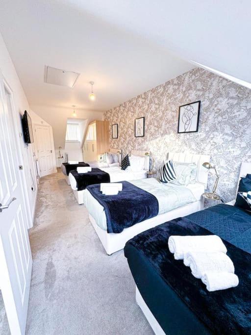 Contractors, Families, Tourists & Groups Welcome Sleeps Upto 9, Garden, Pet Allowed, Parking Included! Birmingham Zewnętrze zdjęcie