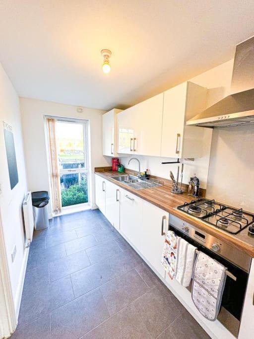 Contractors, Families, Tourists & Groups Welcome Sleeps Upto 9, Garden, Pet Allowed, Parking Included! Birmingham Zewnętrze zdjęcie