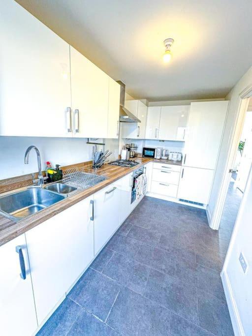 Contractors, Families, Tourists & Groups Welcome Sleeps Upto 9, Garden, Pet Allowed, Parking Included! Birmingham Zewnętrze zdjęcie