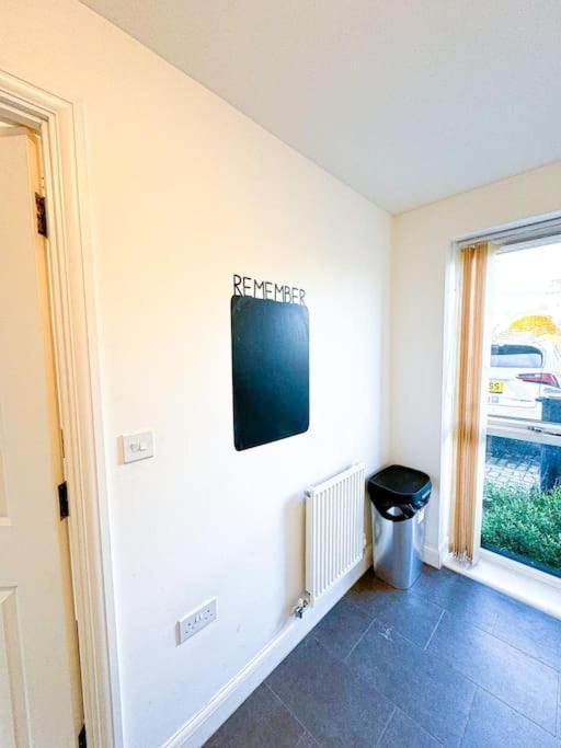 Contractors, Families, Tourists & Groups Welcome Sleeps Upto 9, Garden, Pet Allowed, Parking Included! Birmingham Zewnętrze zdjęcie