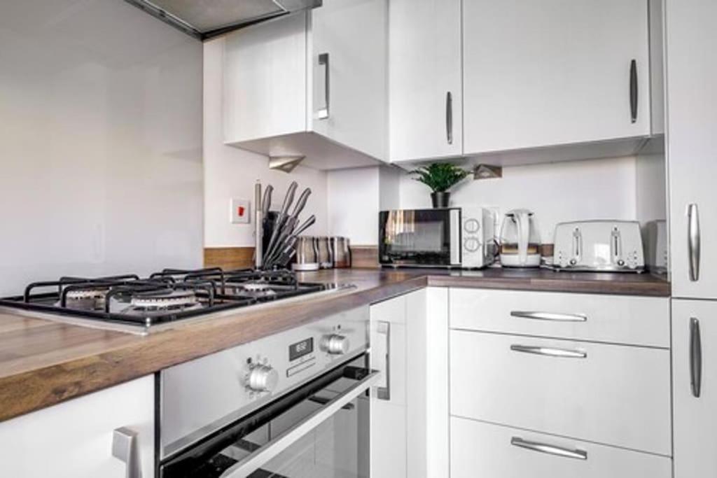 Contractors, Families, Tourists & Groups Welcome Sleeps Upto 9, Garden, Pet Allowed, Parking Included! Birmingham Zewnętrze zdjęcie