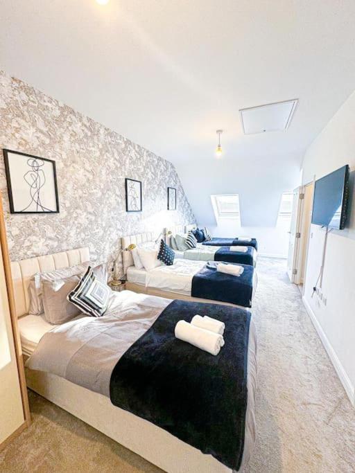 Contractors, Families, Tourists & Groups Welcome Sleeps Upto 9, Garden, Pet Allowed, Parking Included! Birmingham Zewnętrze zdjęcie