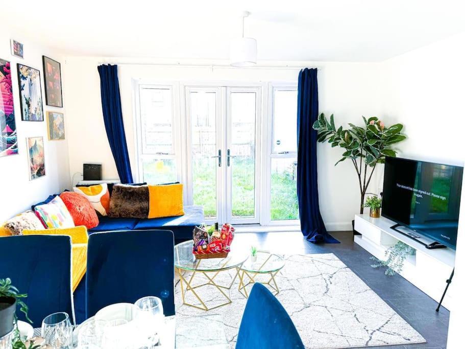 Contractors, Families, Tourists & Groups Welcome Sleeps Upto 9, Garden, Pet Allowed, Parking Included! Birmingham Zewnętrze zdjęcie