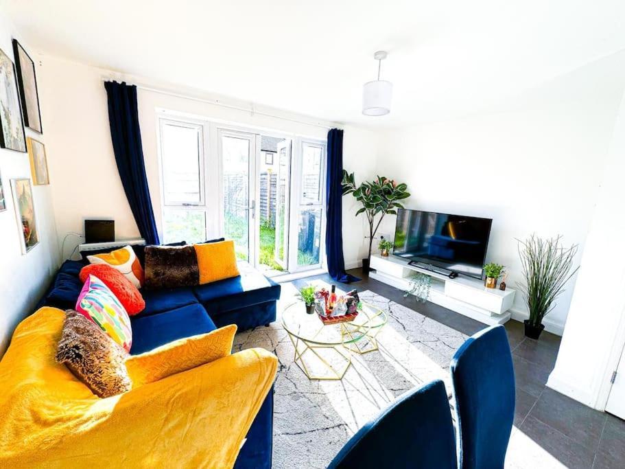Contractors, Families, Tourists & Groups Welcome Sleeps Upto 9, Garden, Pet Allowed, Parking Included! Birmingham Zewnętrze zdjęcie