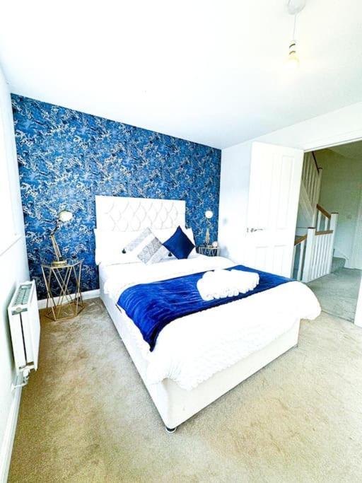 Contractors, Families, Tourists & Groups Welcome Sleeps Upto 9, Garden, Pet Allowed, Parking Included! Birmingham Zewnętrze zdjęcie