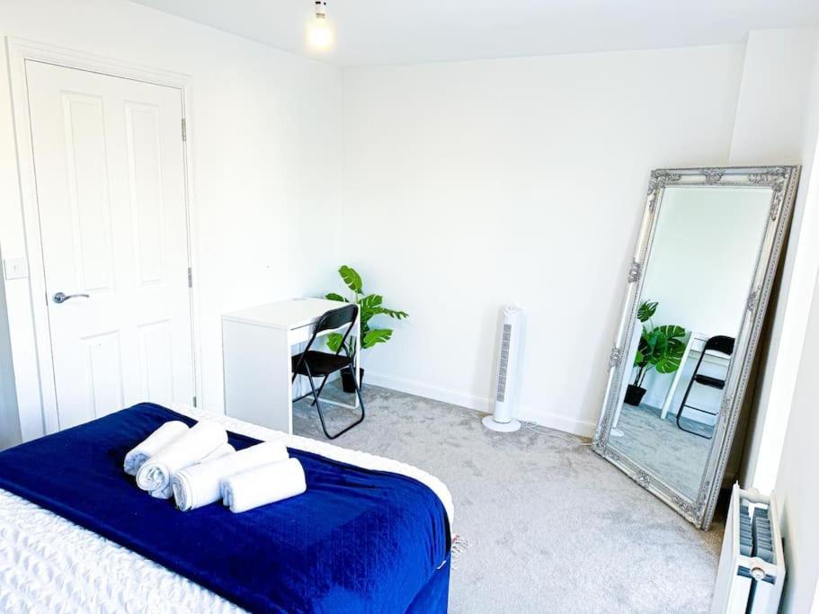 Contractors, Families, Tourists & Groups Welcome Sleeps Upto 9, Garden, Pet Allowed, Parking Included! Birmingham Zewnętrze zdjęcie