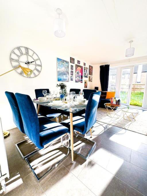 Contractors, Families, Tourists & Groups Welcome Sleeps Upto 9, Garden, Pet Allowed, Parking Included! Birmingham Zewnętrze zdjęcie